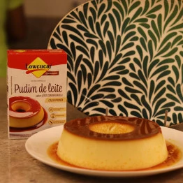 Pudim de leite sabor leite condensado com calda pronta de sabor caramelo Zero Adição de Açúcares.